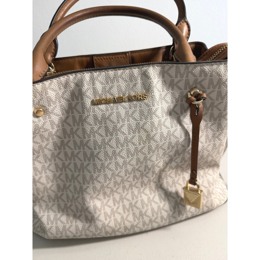 Michael Kors Hamilton Traveler White MK Monogram Logo‎ Satchel Crossbody Bag - Picture 2 of 9